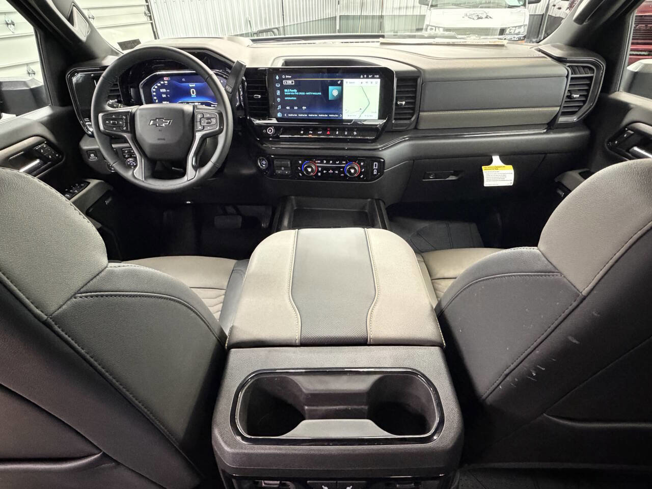 Used 2025 Chevrolet Silverado 2500 ZR2 w/ Technology Package image 31