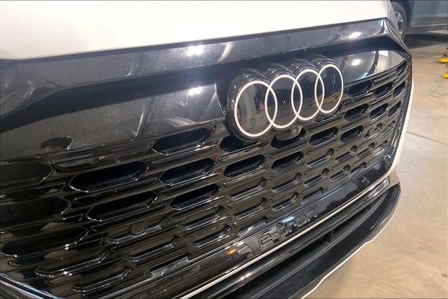 Used 2024 Audi Q8 e-tron Prestige w/ Prestige Package image 30