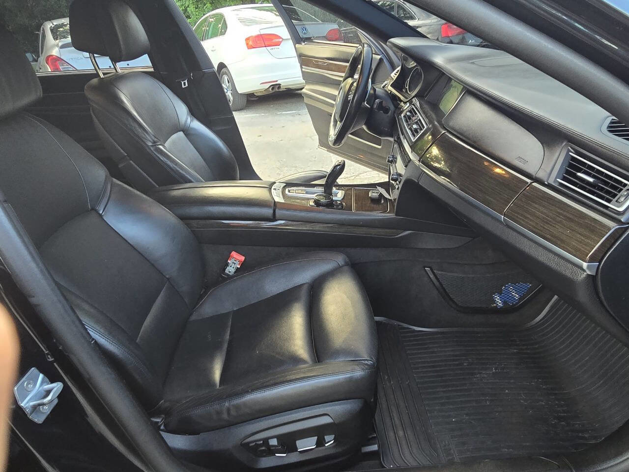 Used 2014 BMW 750Li xDrive w/ Executive Package image 21