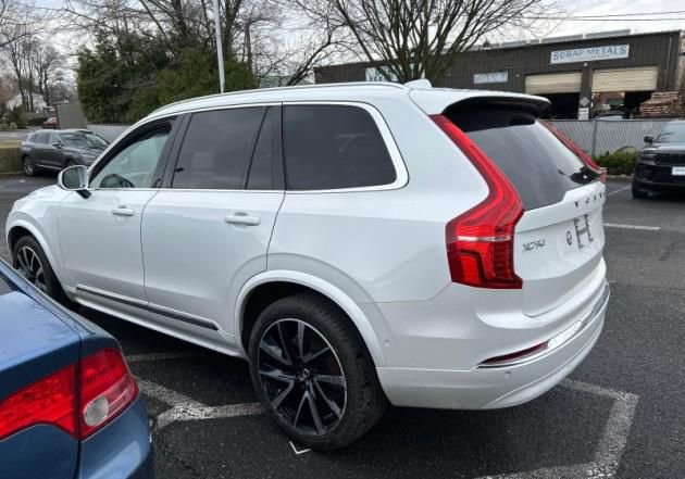 Used 2023 Volvo XC90 B6 Plus w/ Protection Package image 3