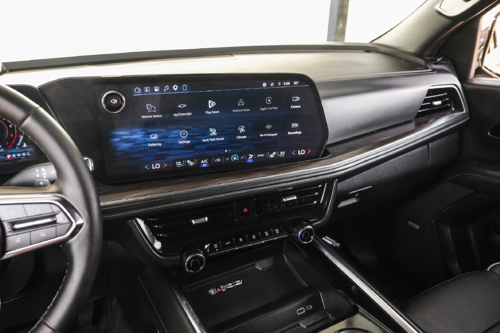 Used 2026 Chevrolet Suburban Premier RWD image 19