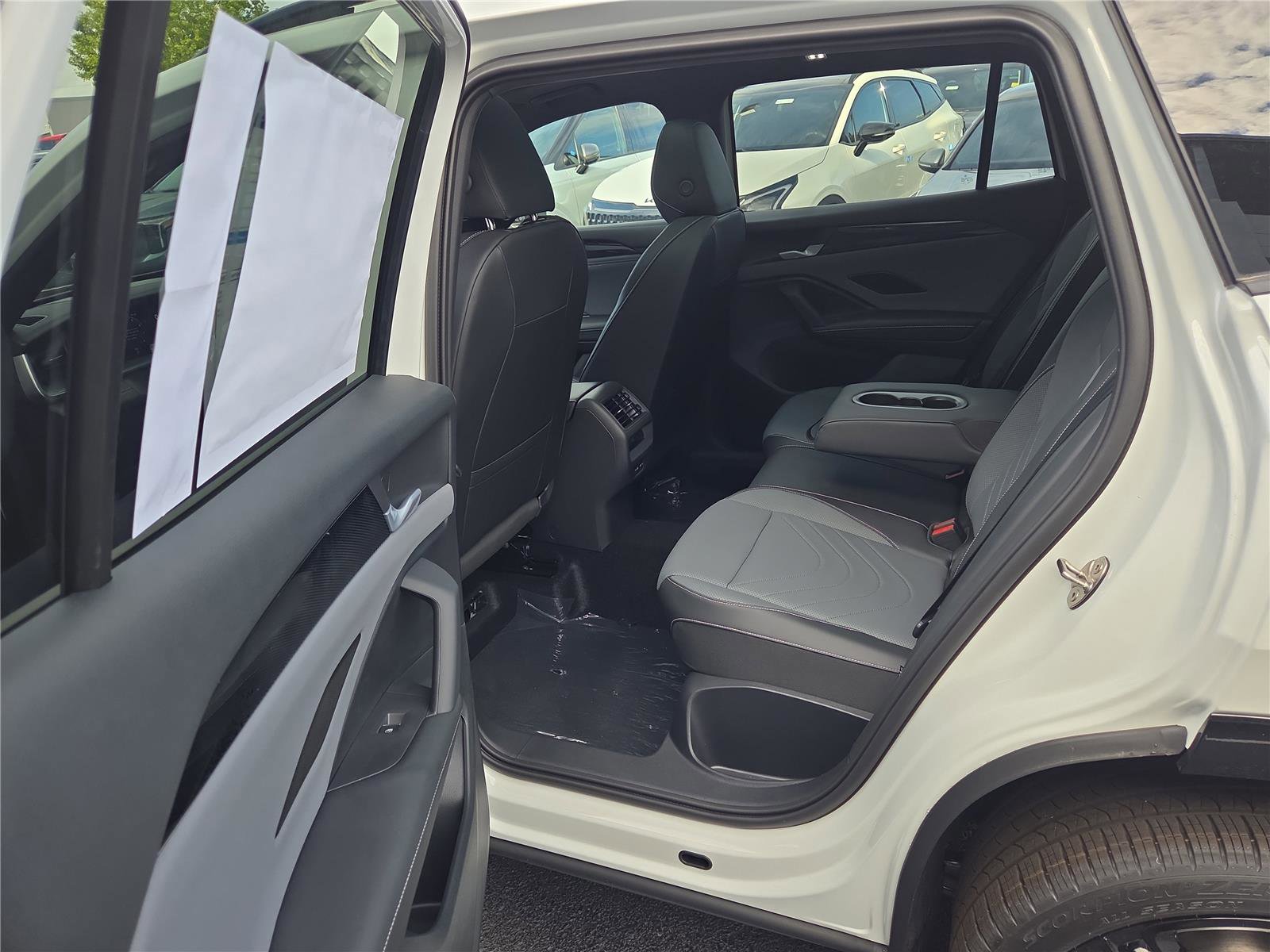 New 2025 Volkswagen Tiguan SE R-Line image 26