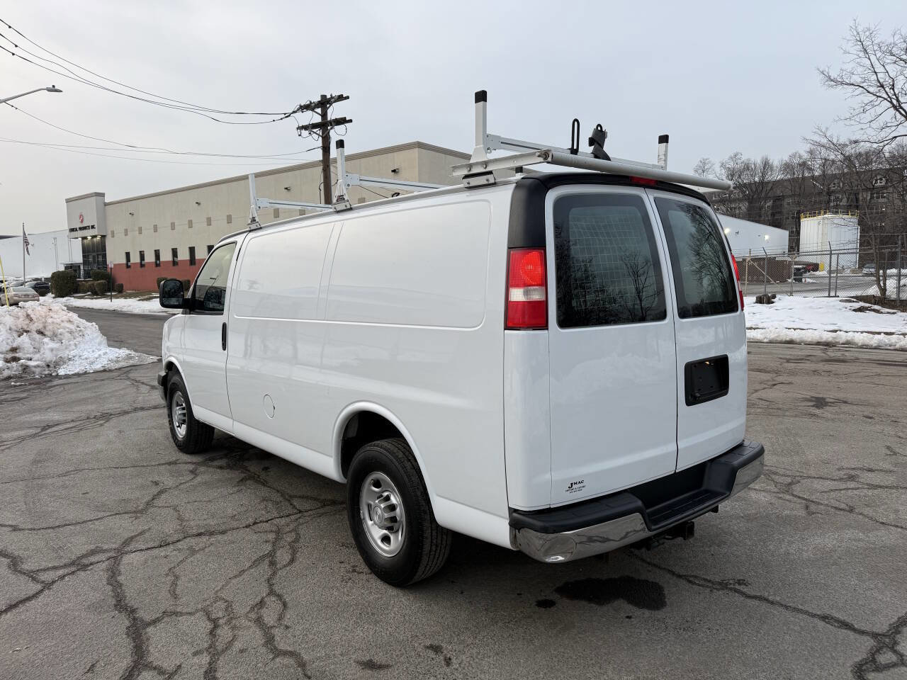 Used 2018 Chevrolet Express 2500 w/ Enhanced Convenience Package image 3