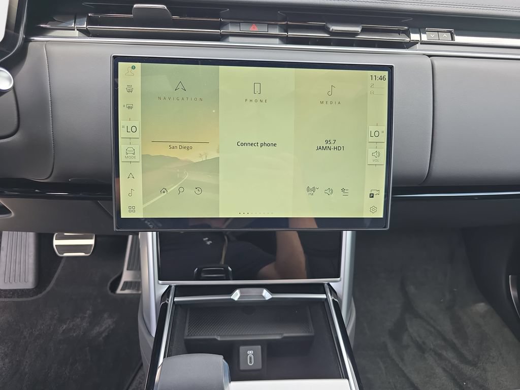 New 2026 Land Rover Range Rover Long Wheelbase SE AWD/4WD image 22