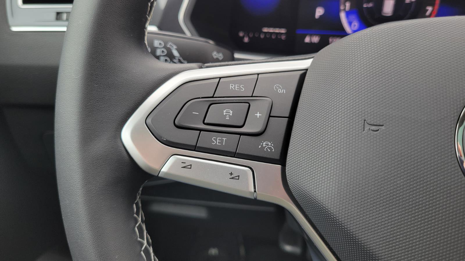 Certified 2023 Volkswagen Tiguan SE w/ Panoramic Sunroof Package image 22