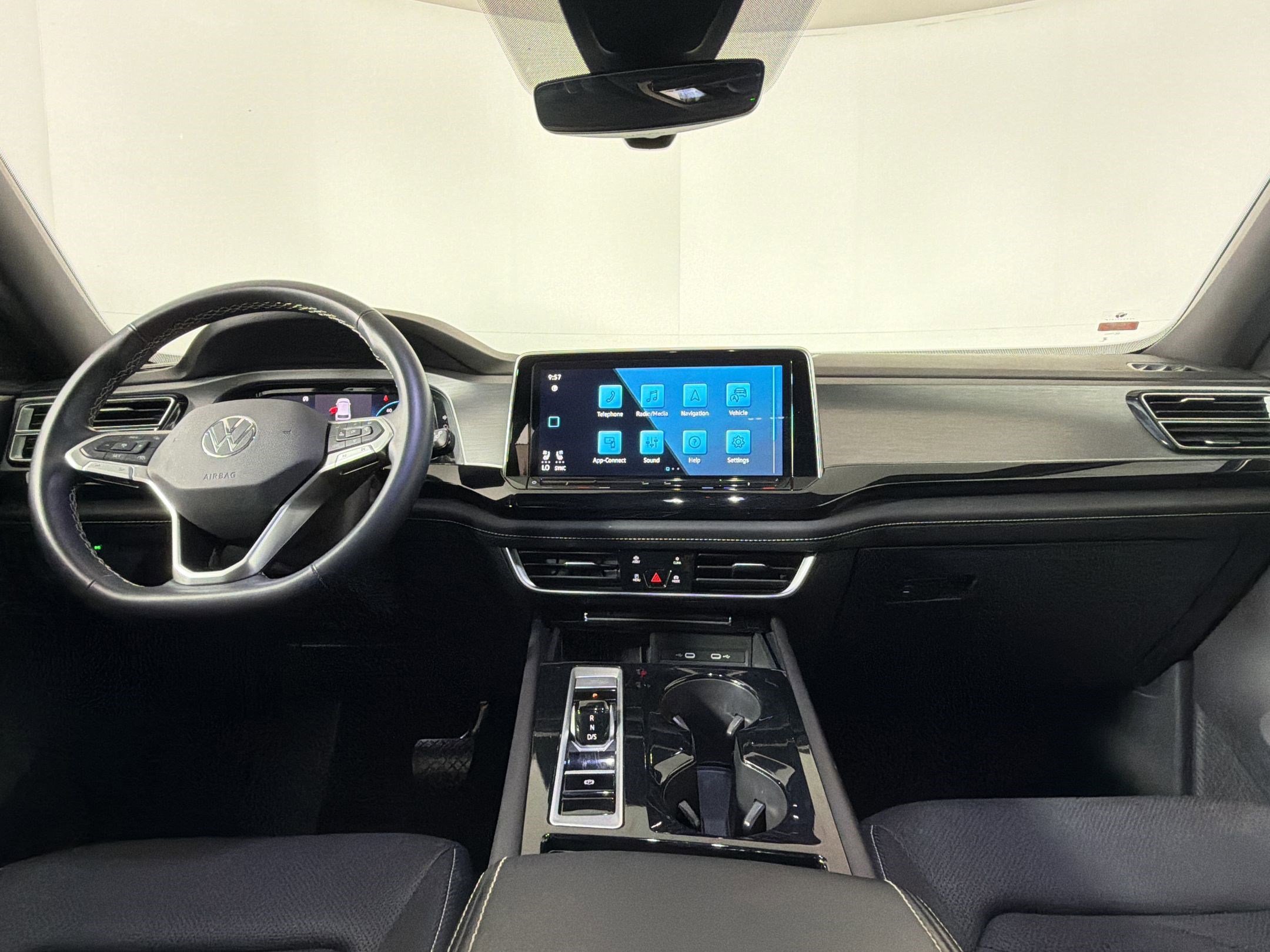 Used 2025 Volkswagen Atlas Cross Sport SE image 14