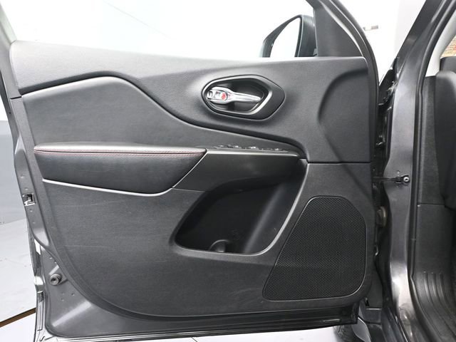 Used 2022 Jeep Cherokee Trailhawk image 18