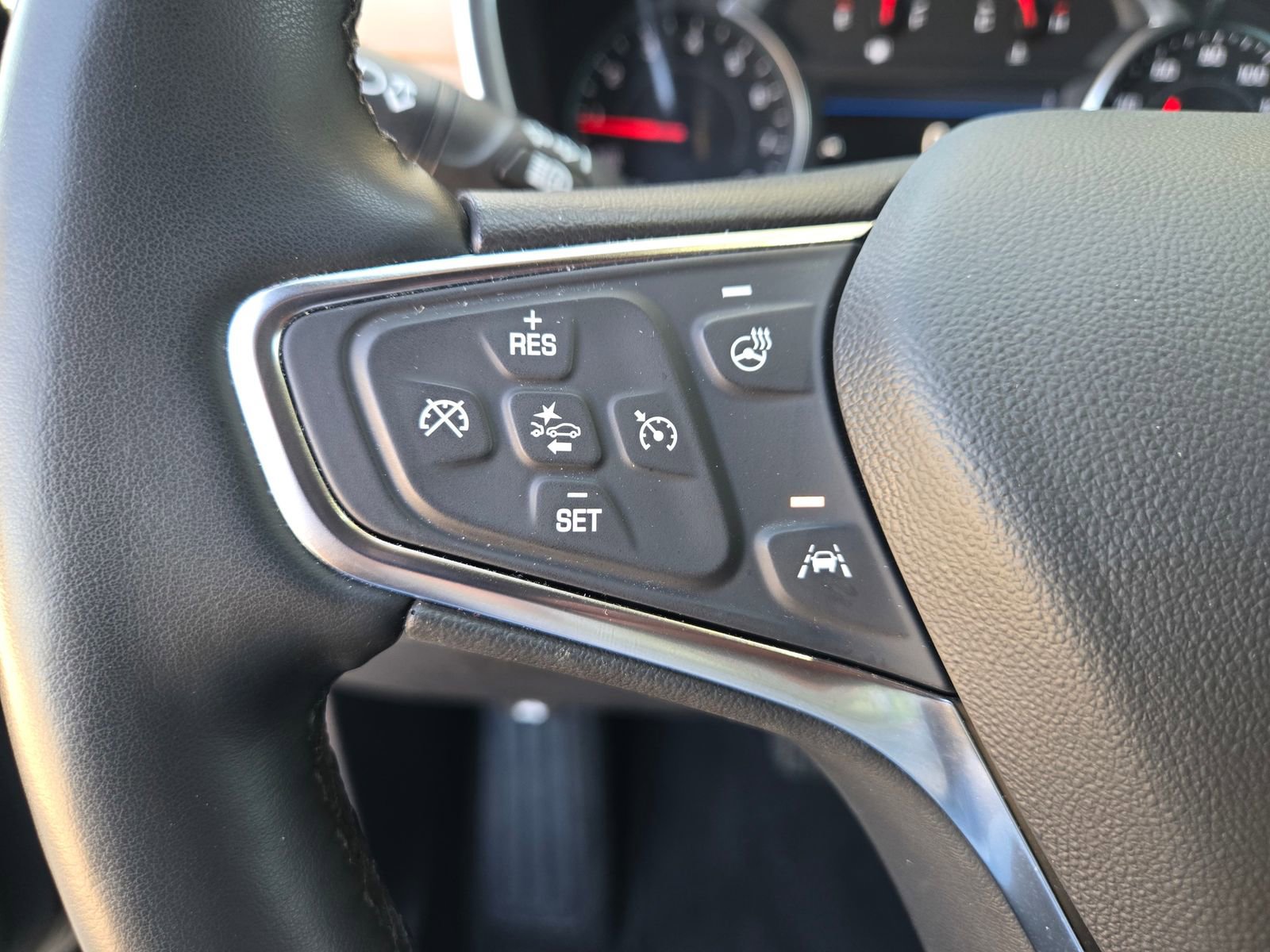 Used 2024 Chevrolet Equinox Premier FWD image 12