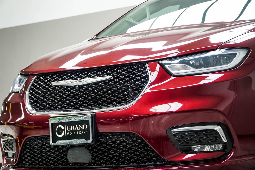 Used 2023 Chrysler Pacifica Limited FWD image 2