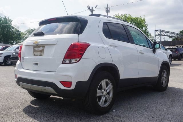 Used 2022 Chevrolet Trax LT w/ LT Convenience Package FWD image 4