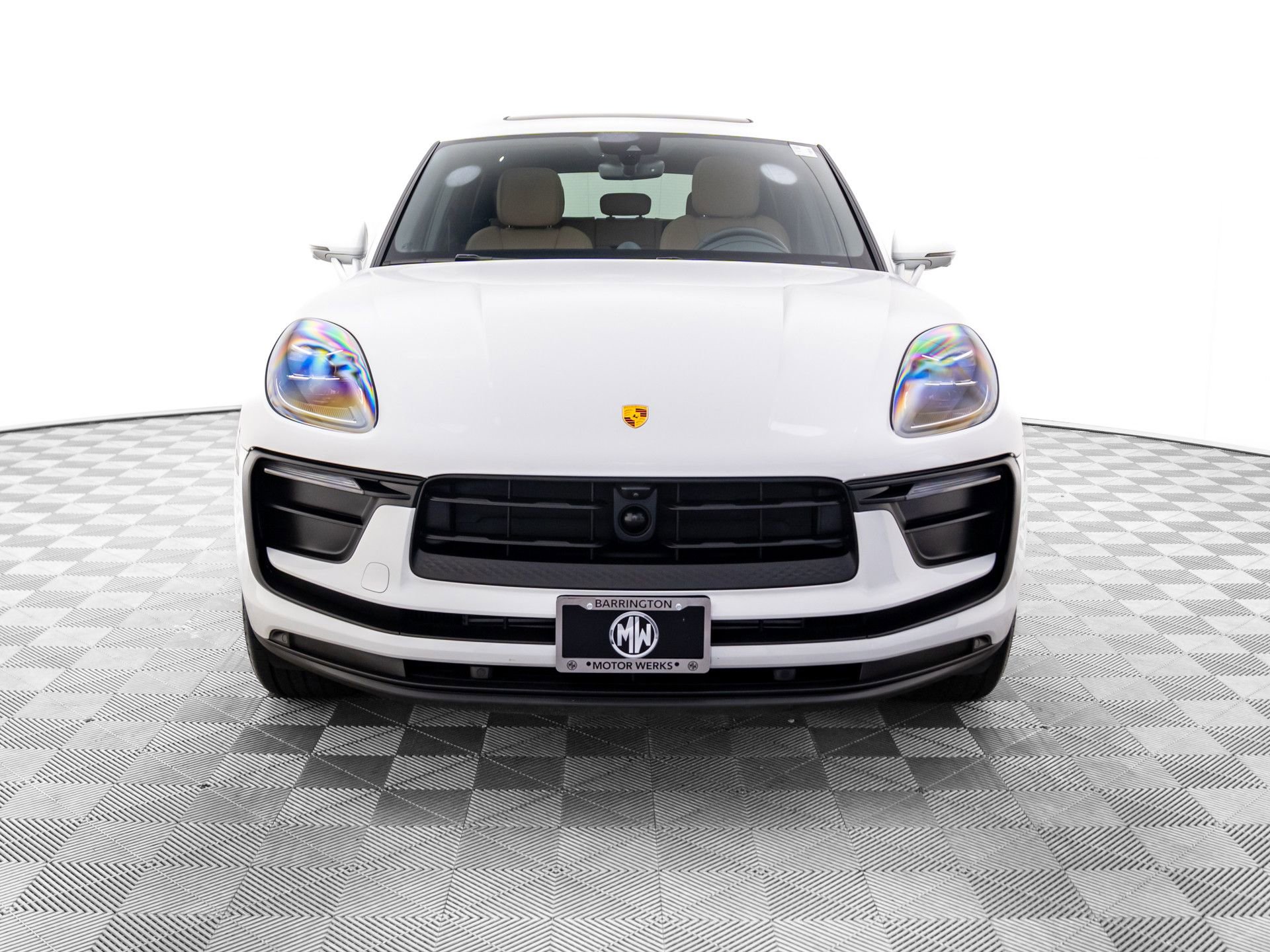 Certified 2025 Porsche Macan image 9