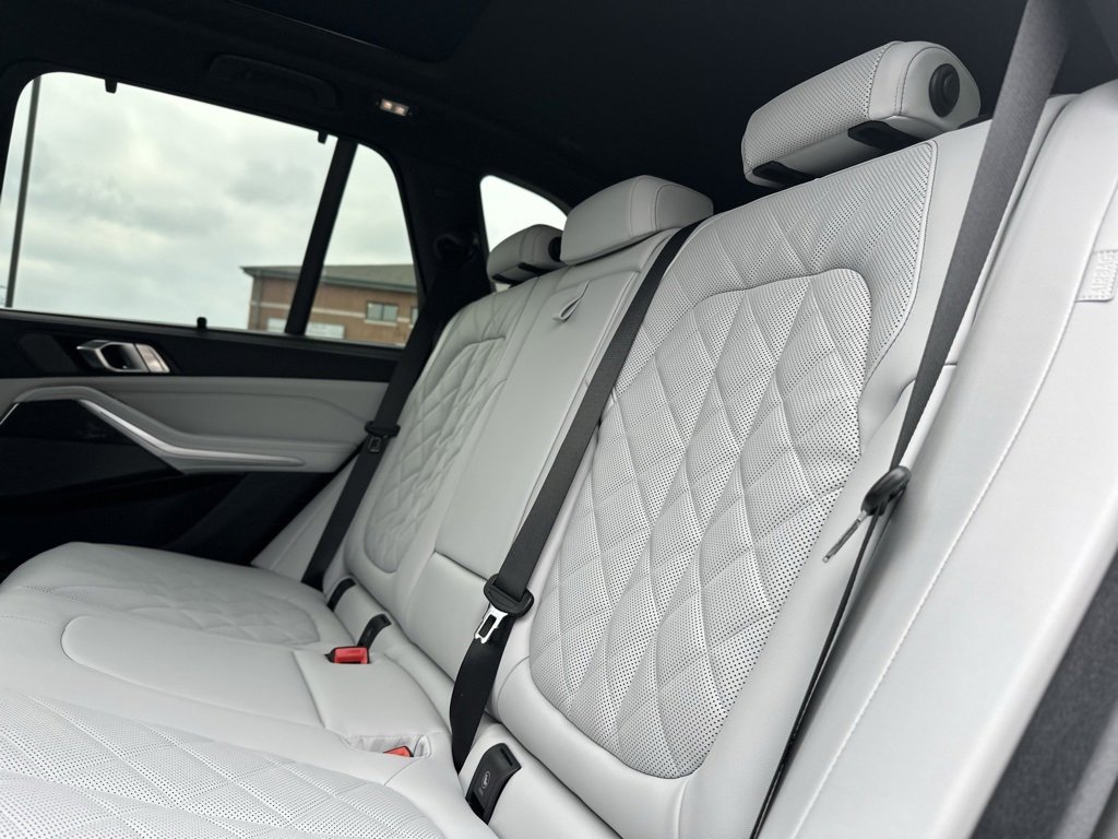 New 2026 BMW X5 M60i image 23