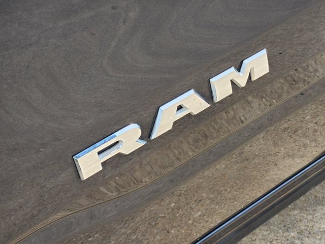 Used 2019 RAM 1500 Laramie AWD/4WD image 12