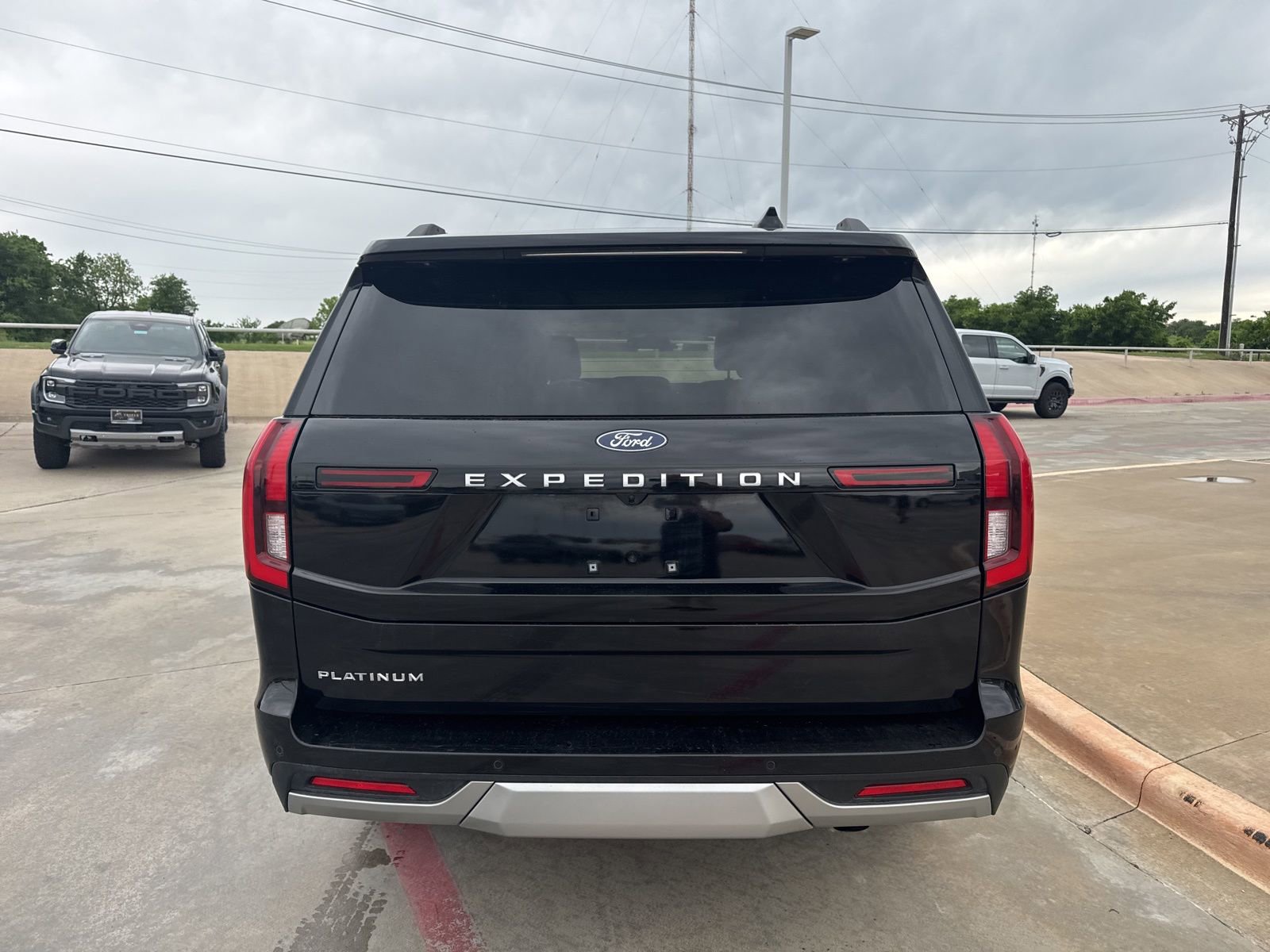 Used 2025 Ford Expedition Platinum image 6