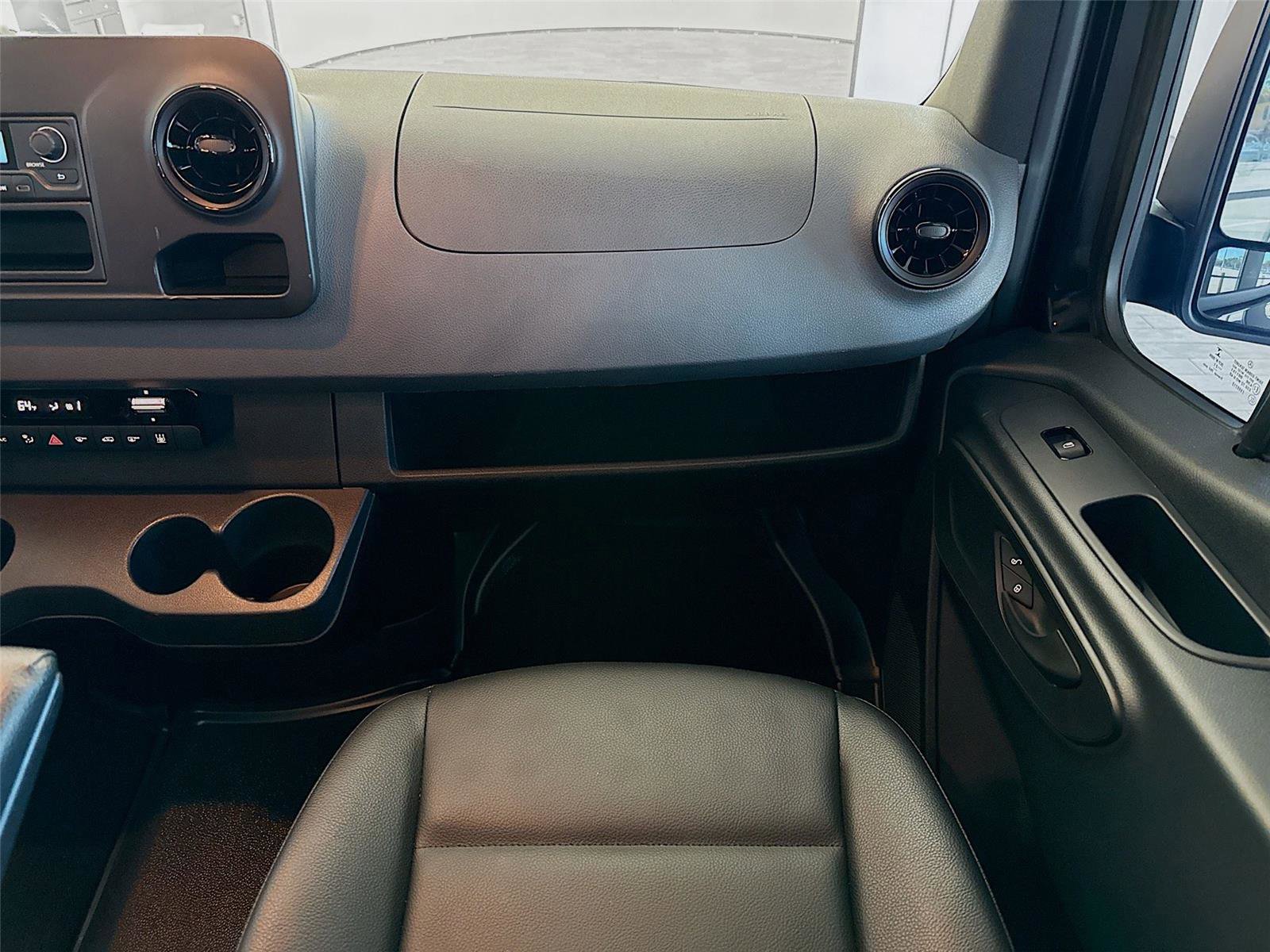 Used 2022 Mercedes-Benz Sprinter 2500 image 31