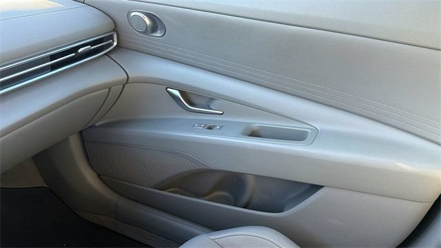 Used 2025 Hyundai Elantra Hybrid FWD image 26
