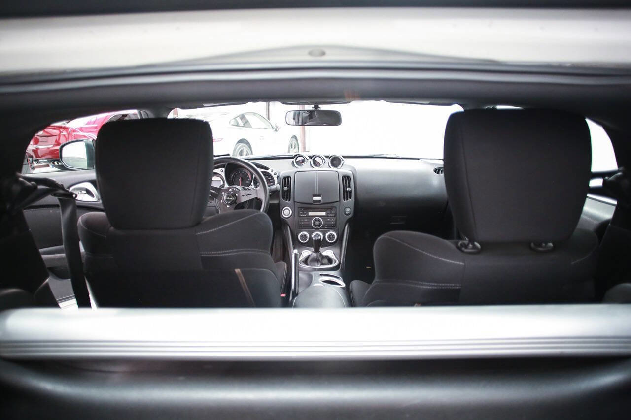 Used 2011 Nissan 370Z Coupe image 22