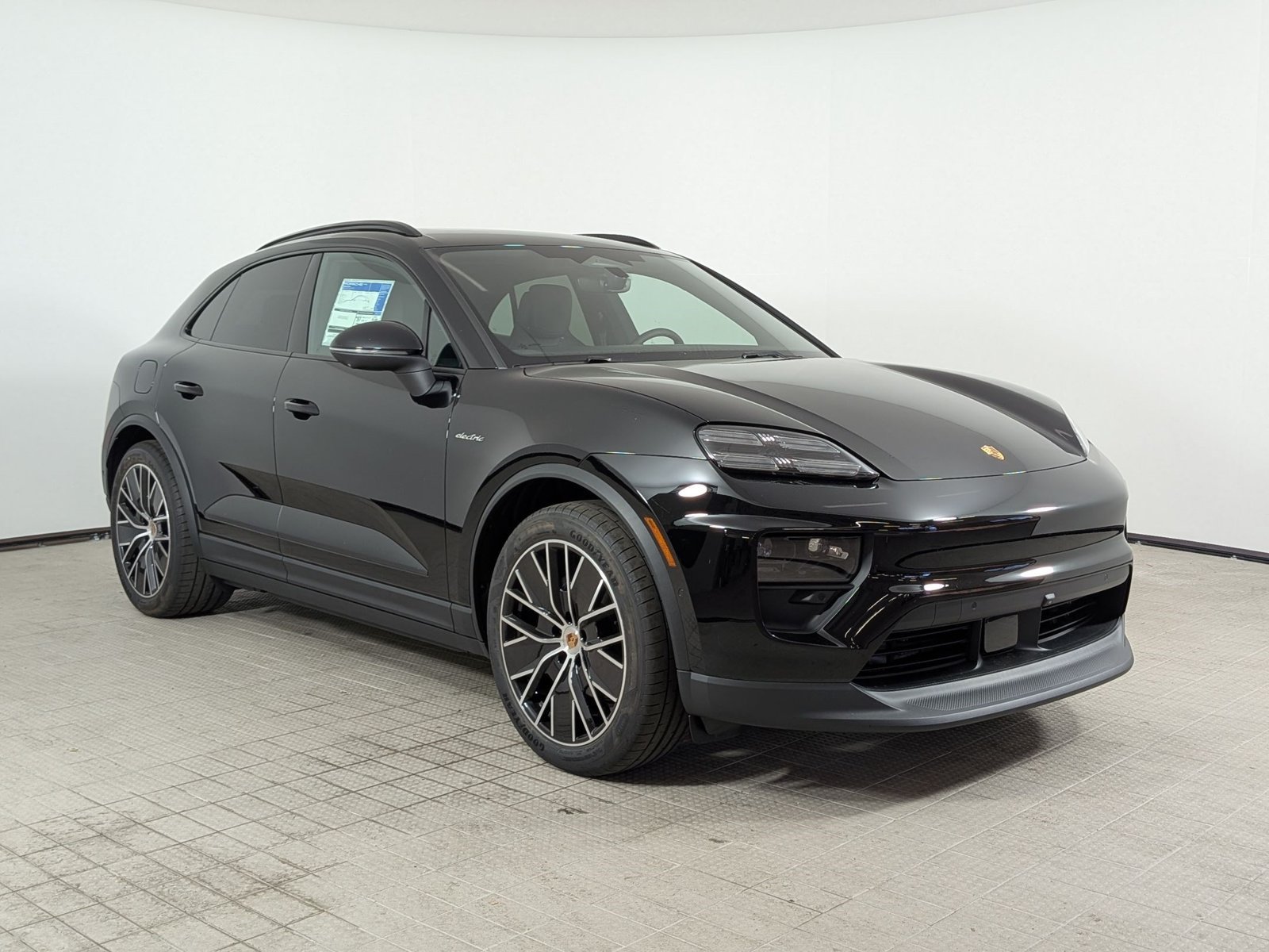 New 2026 Porsche Macan Electric RWD image 7