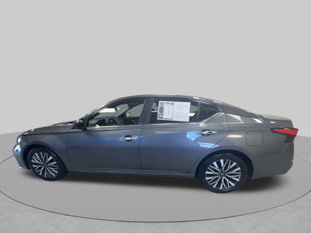 Used 2025 Nissan Altima 2.5 SV FWD image 7