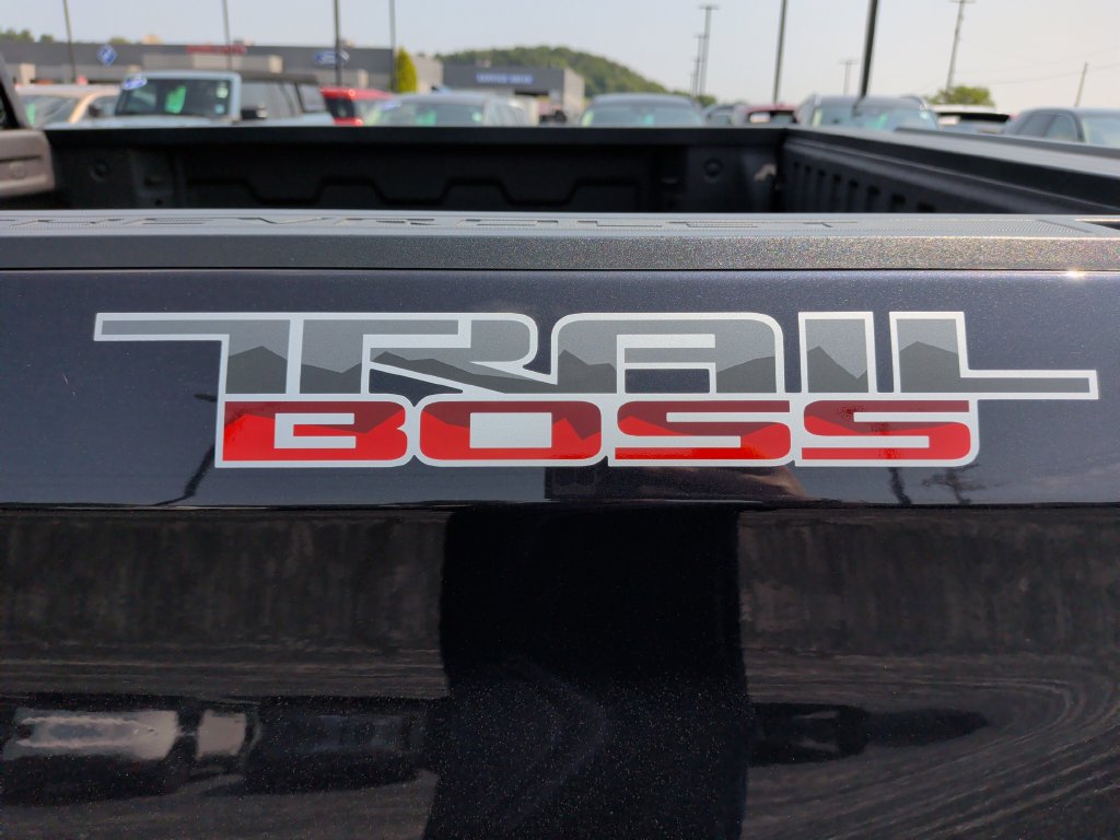 Used 2023 Chevrolet Silverado 1500 LT Trail Boss w/ LT Trail Boss Premium Package AWD/4WD image 18