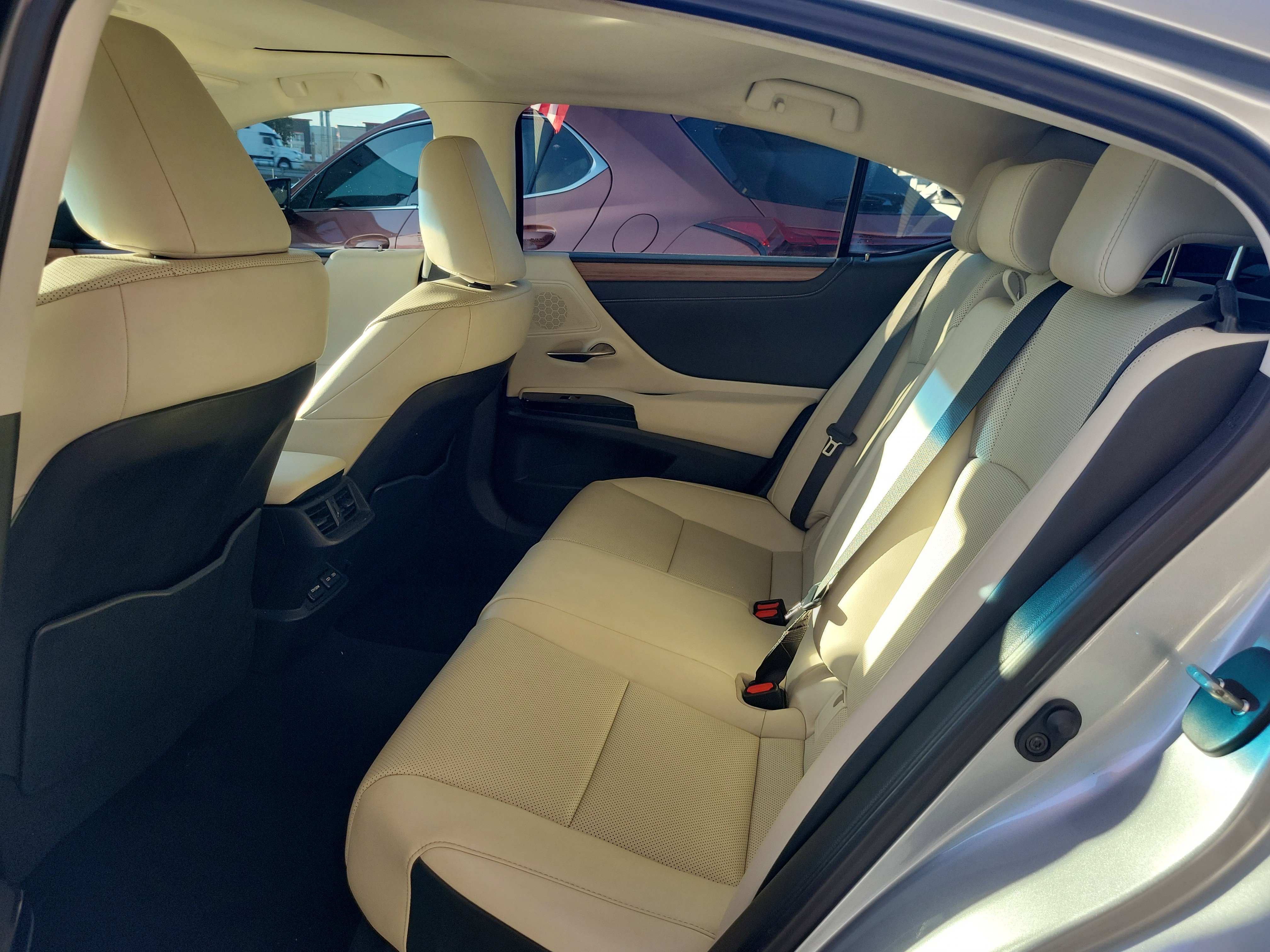 Used 2024 Lexus ES 350 w/ Premium Package image 16