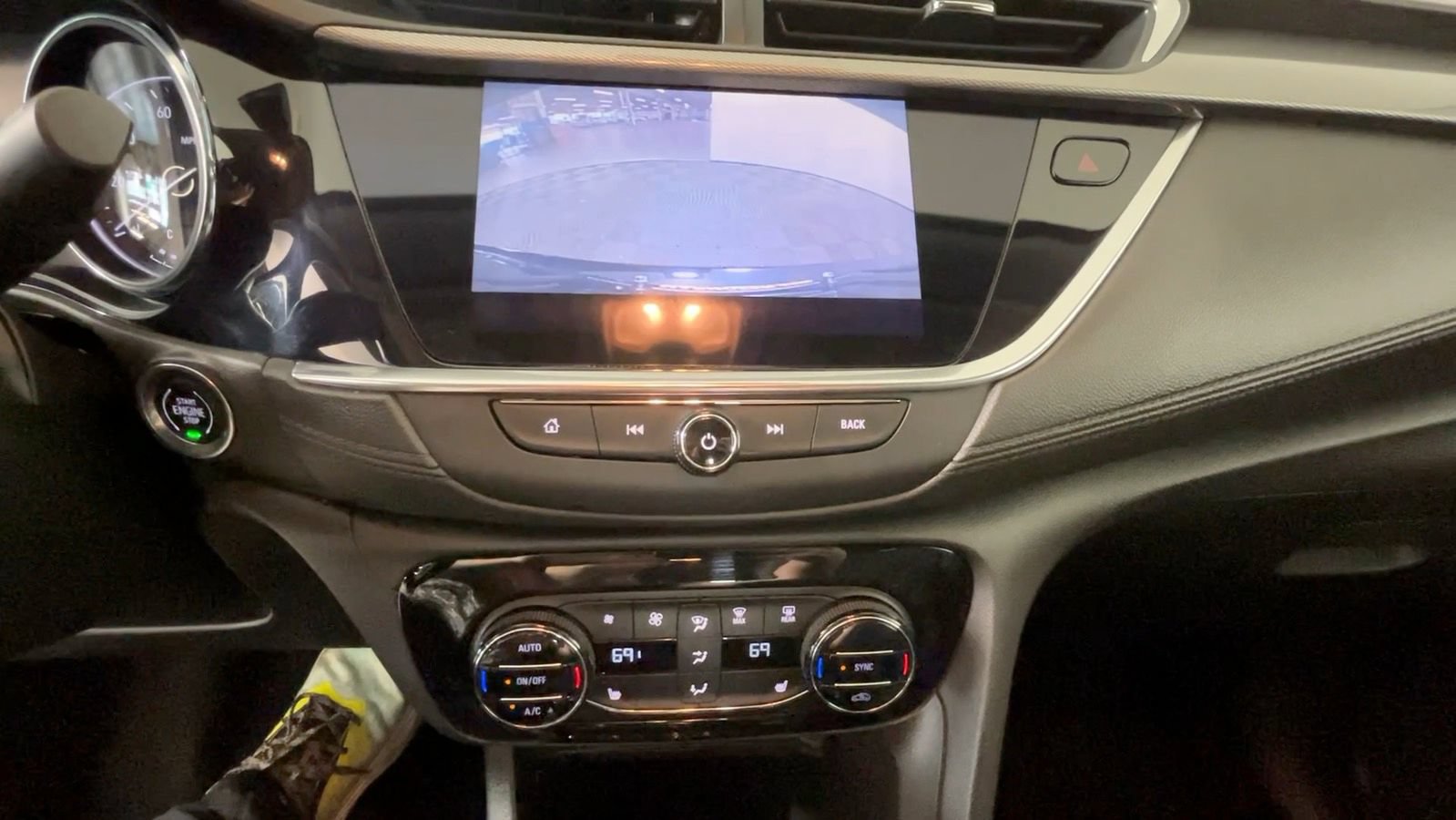 Used 2022 Buick Encore GX Select w/ Sport Touring Package FWD image 39