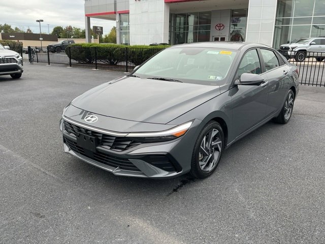 Certified 2024 Hyundai Elantra Limited image 1
