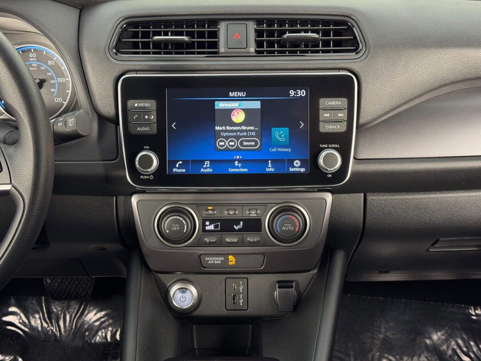 Used 2025 Nissan Leaf S image 22