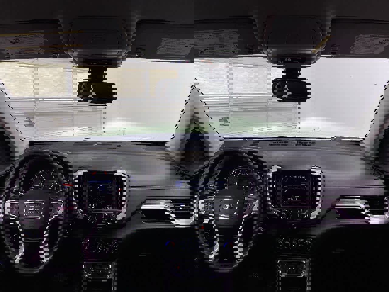 Used 2023 GMC Terrain SLT image 13