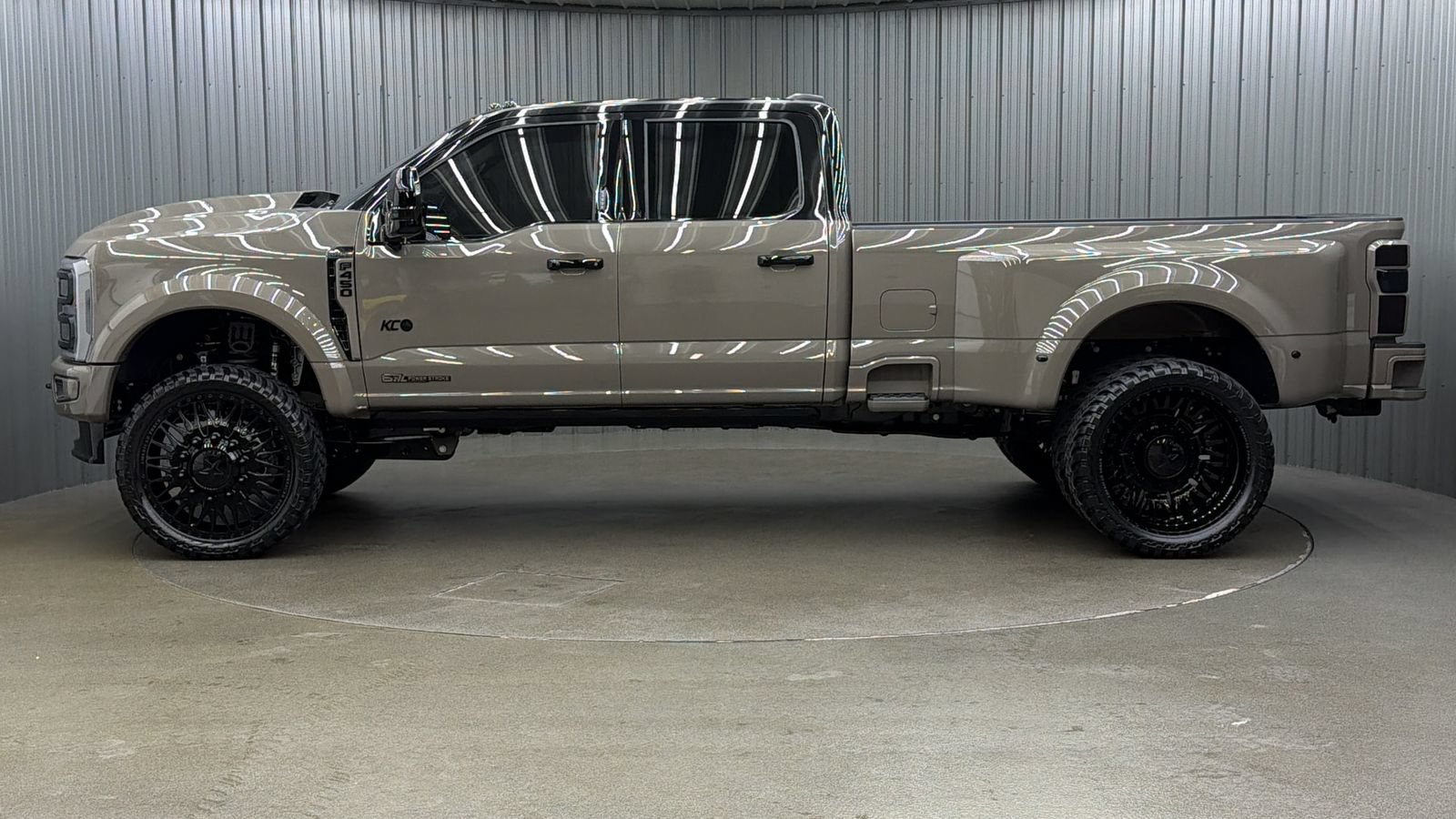 Used 2026 Ford F450 Platinum w/ Platinum Plus Package AWD/4WD image 2