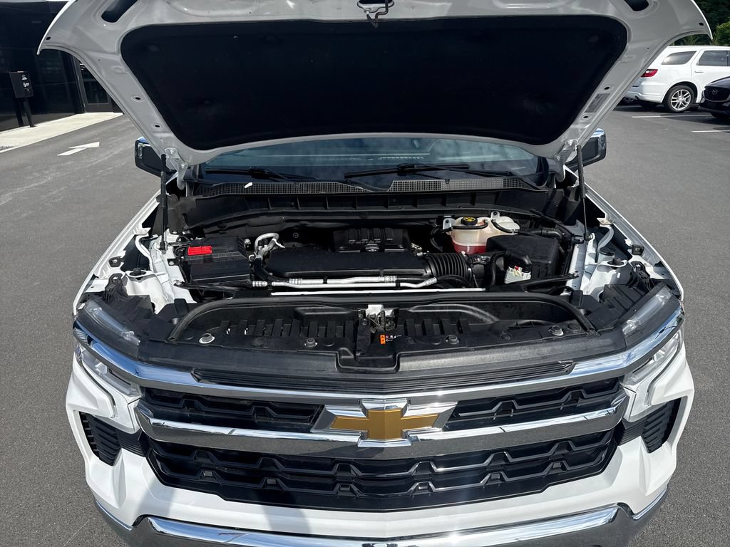 Used 2023 Chevrolet Silverado 1500 LT AWD/4WD image 25