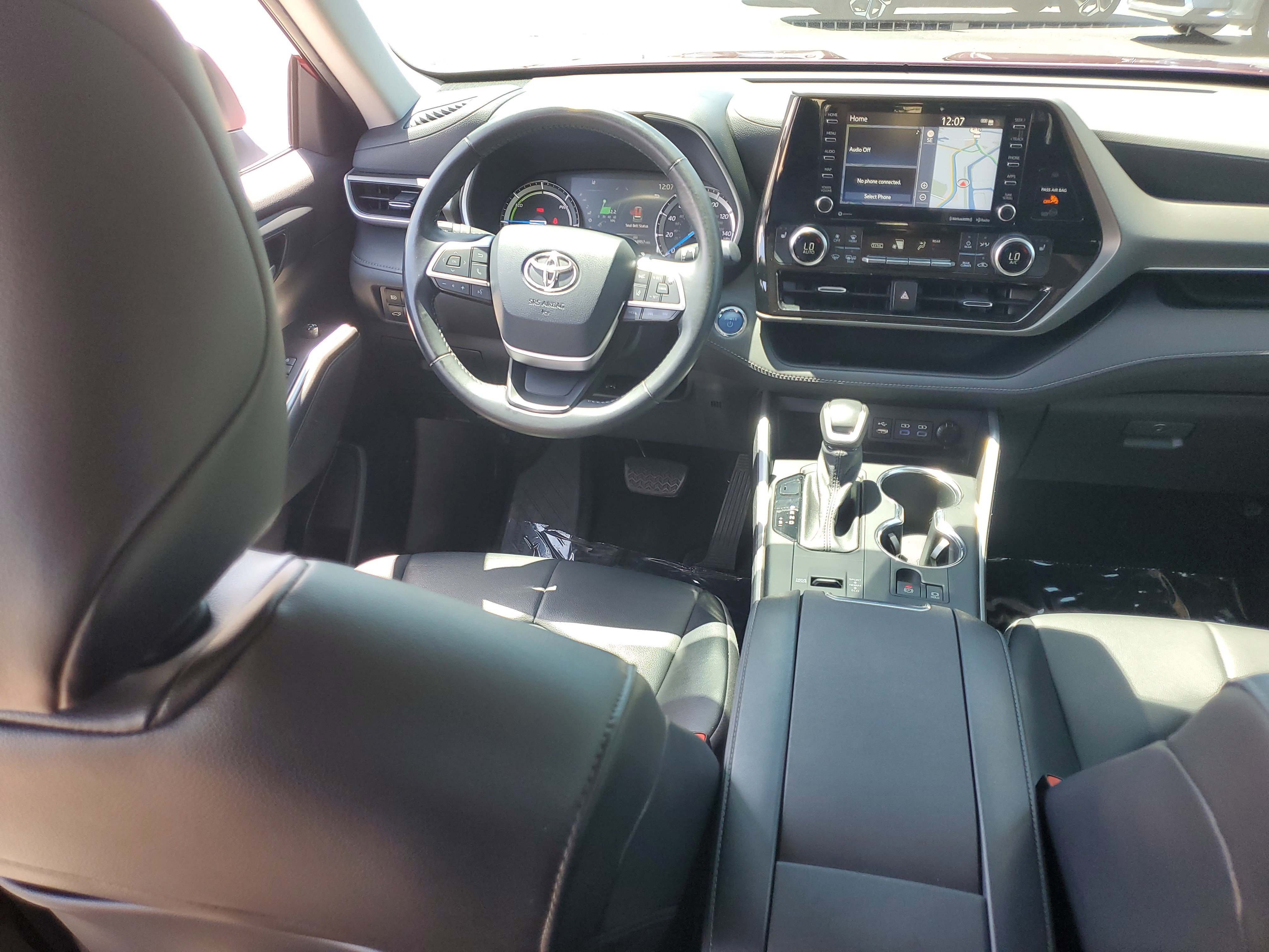 Used 2022 Toyota Highlander XLE FWD image 18