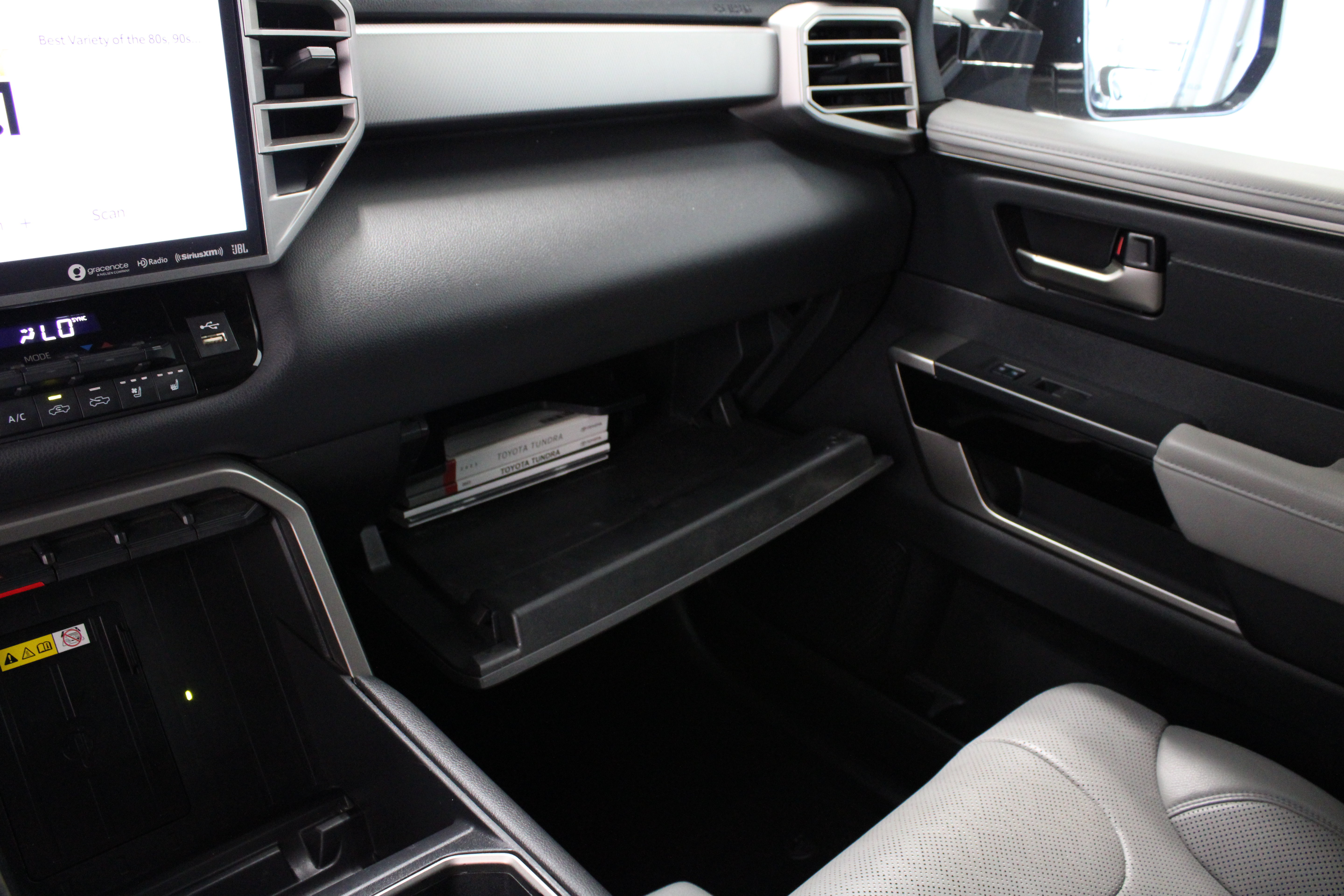 Used 2023 Toyota Tundra Limited AWD/4WD image 29