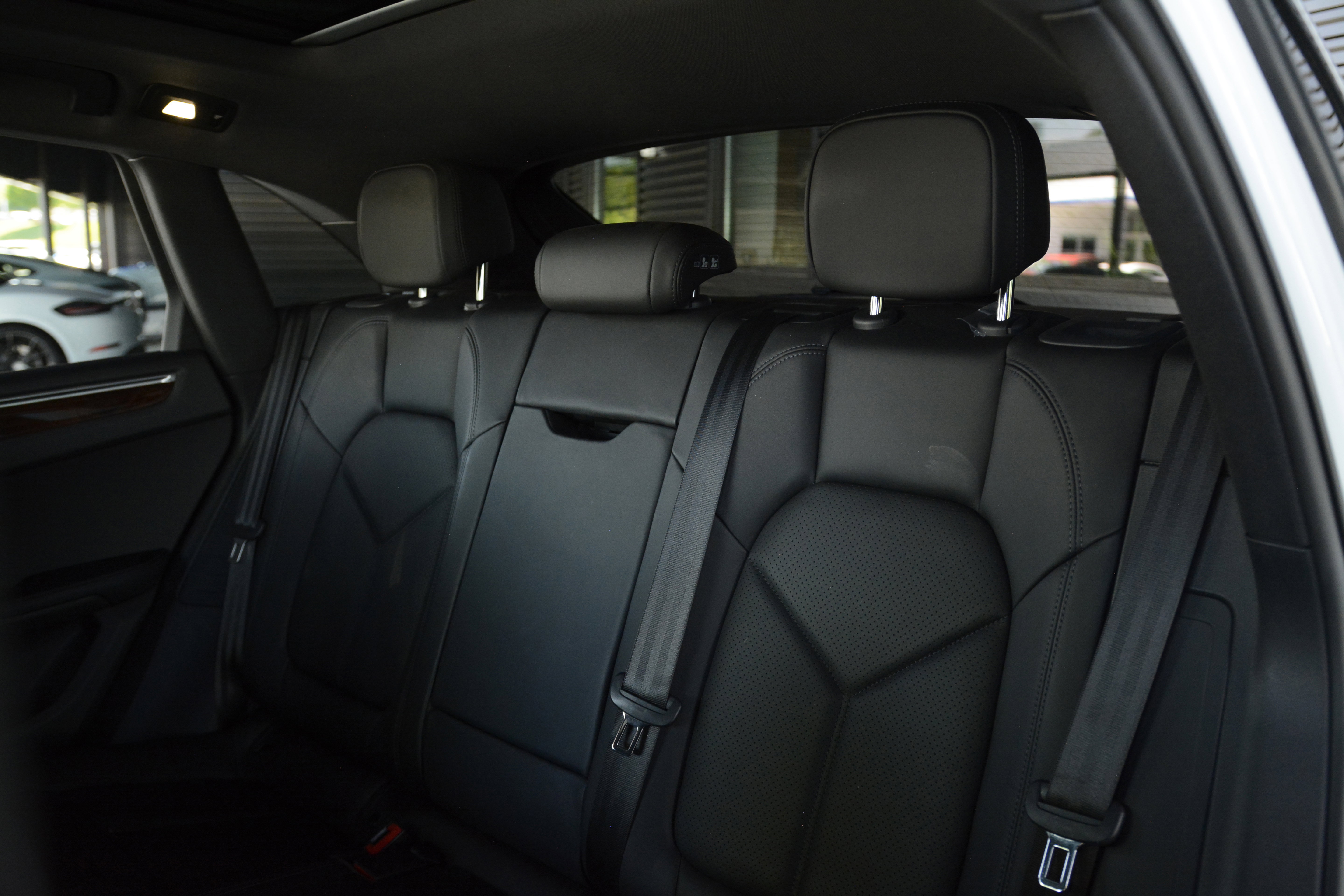 Certified 2022 Porsche Macan S AWD/4WD image 32