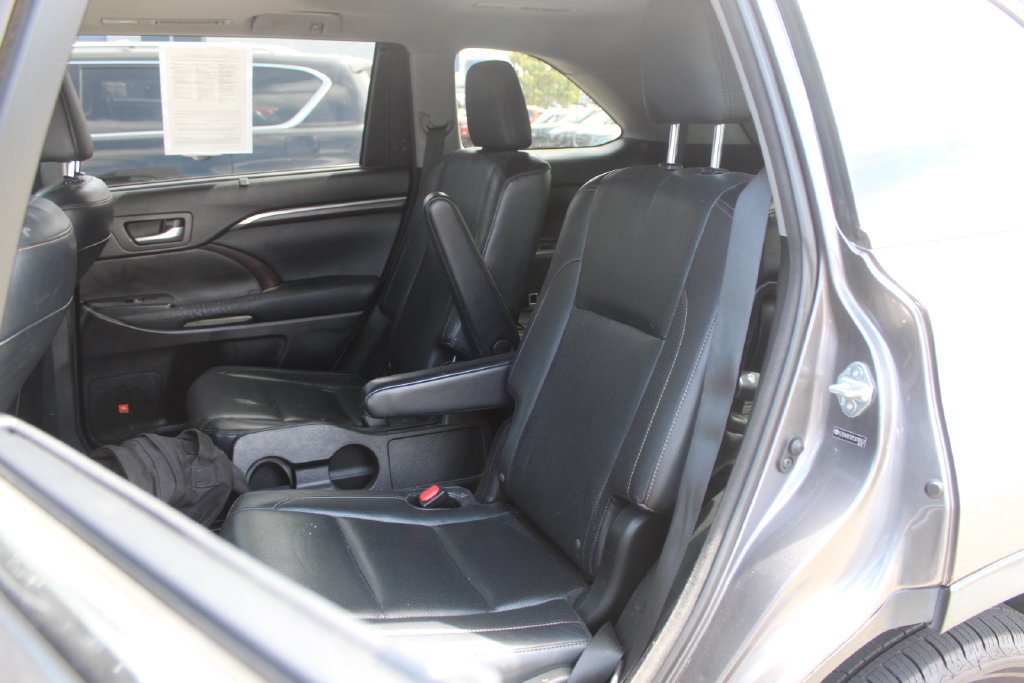 Used 2014 Toyota Highlander Limited FWD image 16
