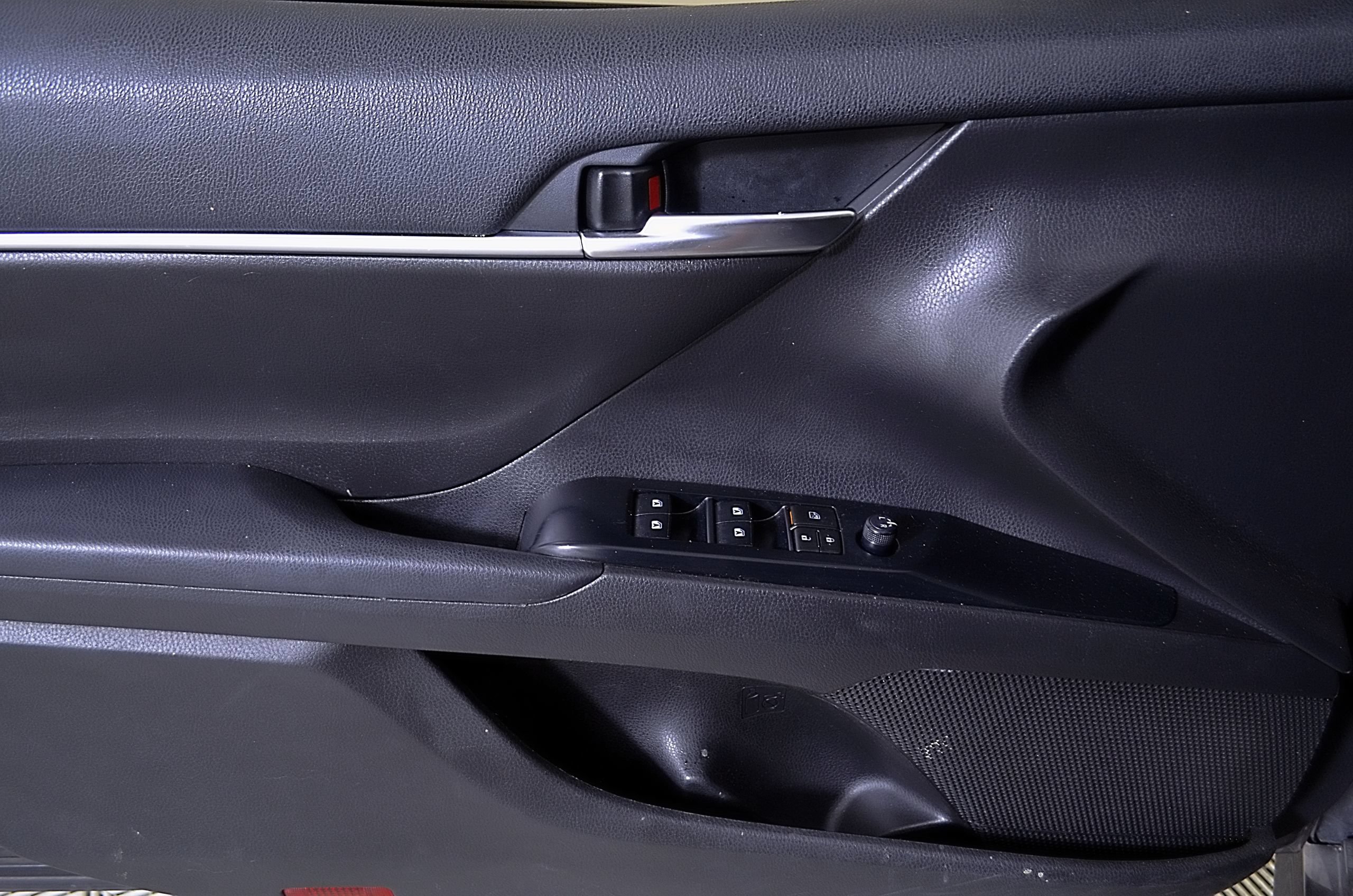 Used 2020 Toyota Camry LE FWD image 15