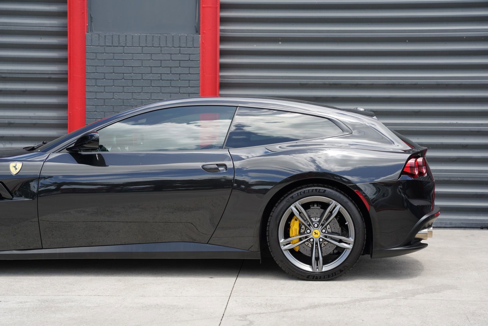 Used 2017 Ferrari GTC4Lusso AWD/4WD image 8