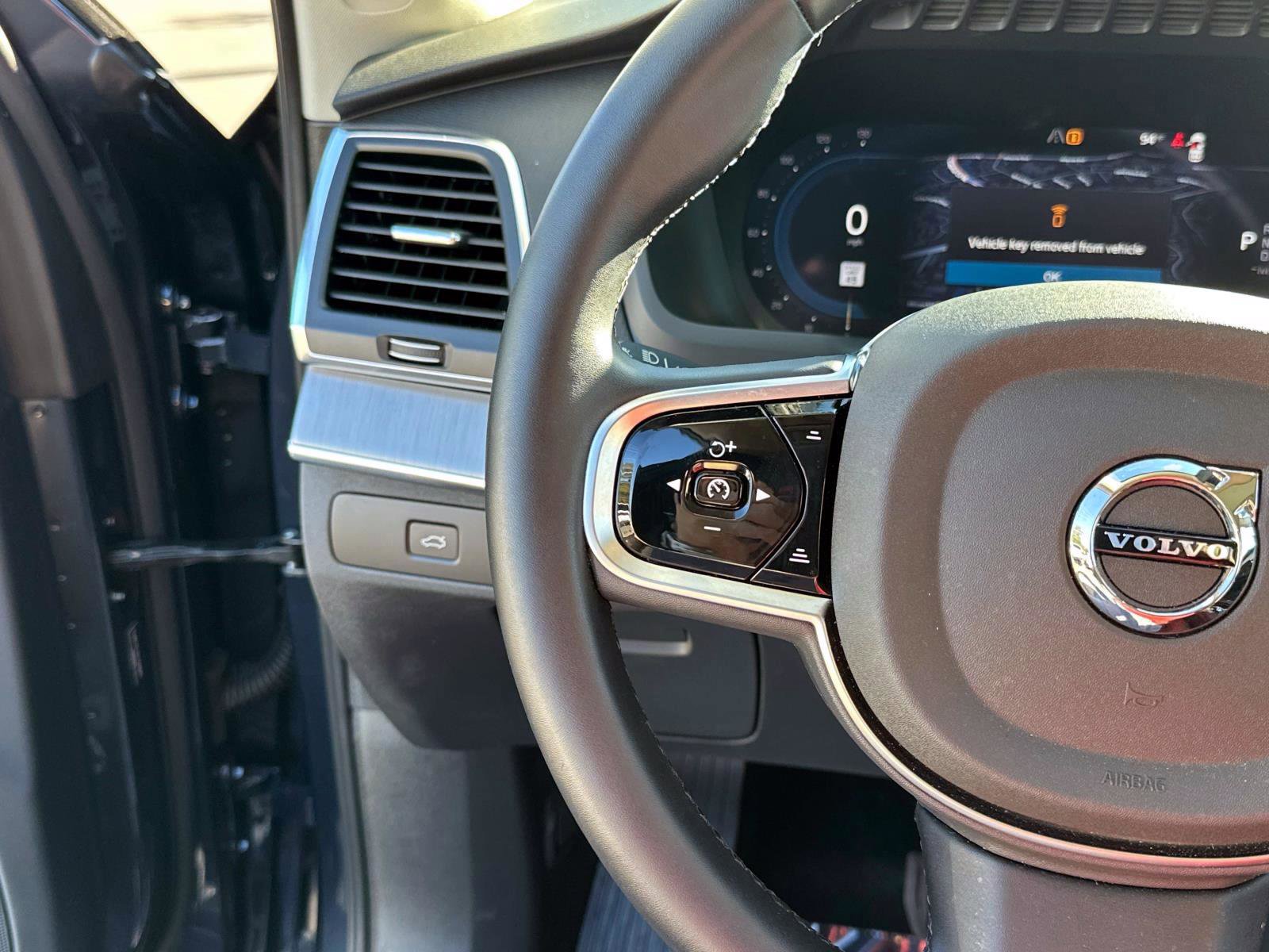 Certified 2025 Volvo XC90 B5 Core image 28