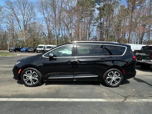 New 2026 Chrysler Pacifica Pinnacle w/ Trailer Tow Group FWD image 3