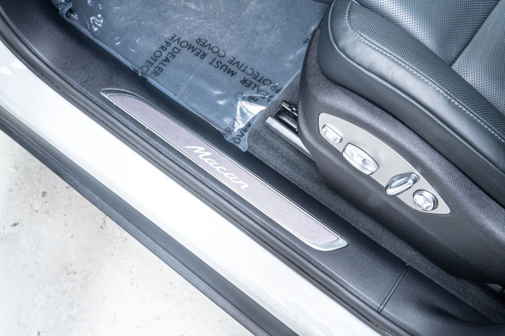 Certified 2026 Porsche Macan image 24