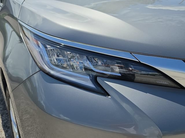 Used 2026 Toyota Sienna Limited FWD image 6