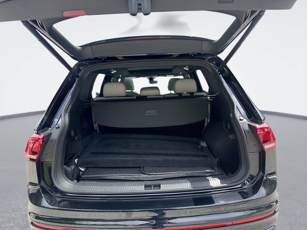 Used 2024 Volkswagen Tiguan SE R-Line AWD/4WD image 21