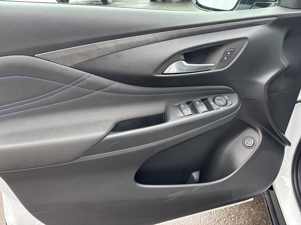 Used 2025 Buick Envista Sport Touring w/ Experience Buick Package image 12