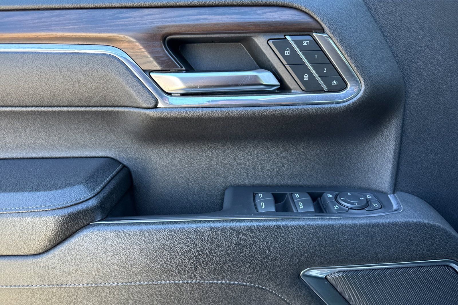 Used 2024 GMC Sierra 1500 SLT image 10