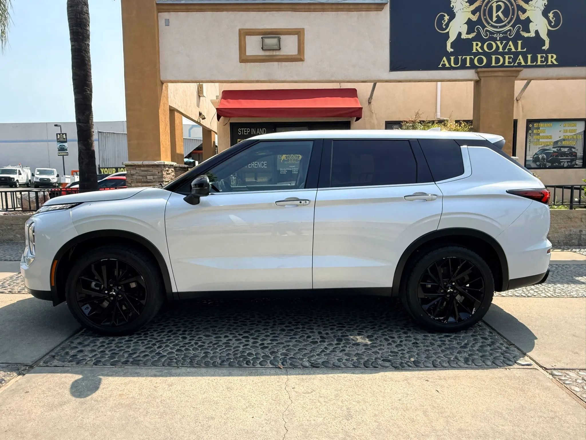 Used 2022 Mitsubishi Outlander SE image 8