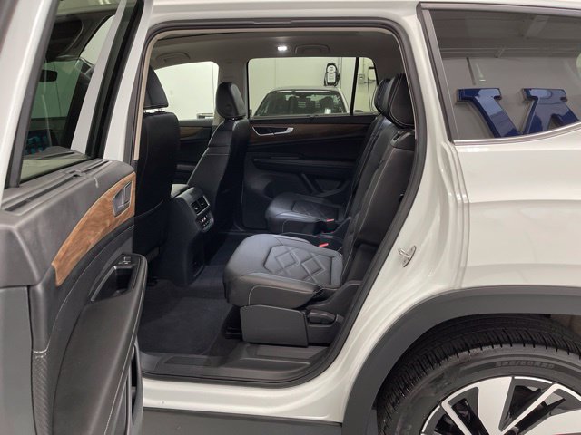 Used 2024 Volkswagen Atlas SE AWD/4WD image 8