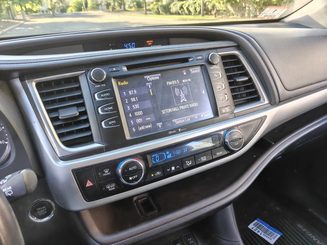 Used 2015 Toyota Highlander XLE AWD/4WD image 34