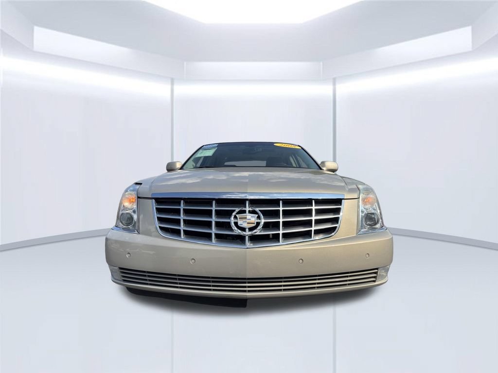 Used 2008 Cadillac DTS w/ Sun And Sound Package FWD image 9