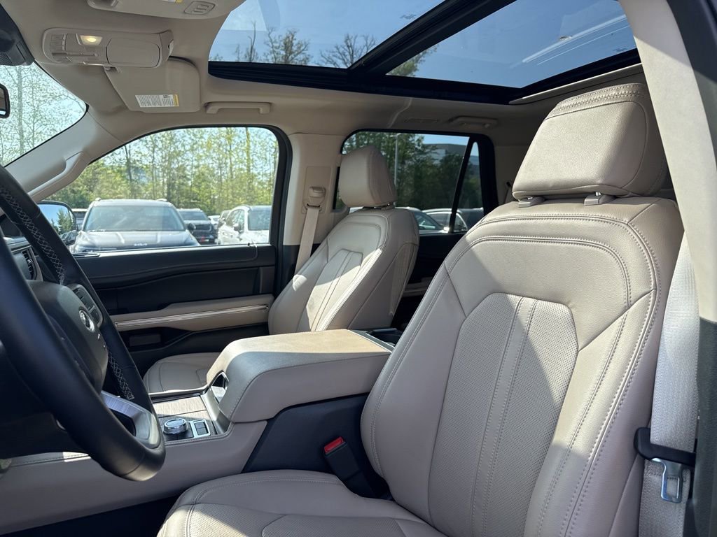 Used 2024 Ford Expedition Limited image 8