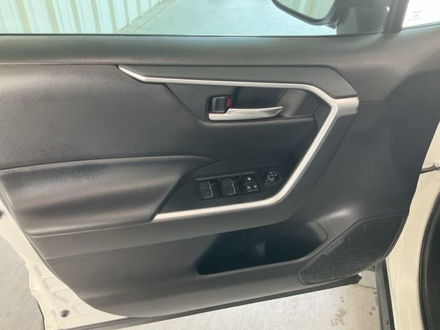 Used 2023 Toyota RAV4 XLE AWD/4WD image 5